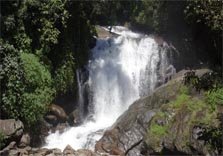 lakkam waterfalls in munnar